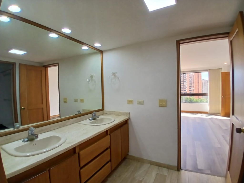 Apartamento en arriendo en Altos Del Poblado, Medellín · foto 22 de 24