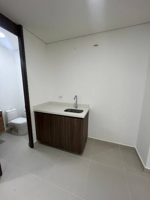 Local en arriendo en La Castellana, Medellín, 200 m² · foto 4 de 9