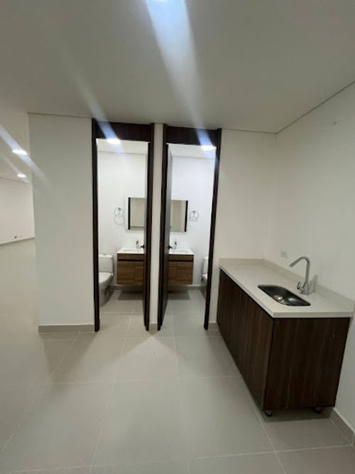 Local en arriendo en La Castellana, Medellín, 200 m² · foto 5 de 9
