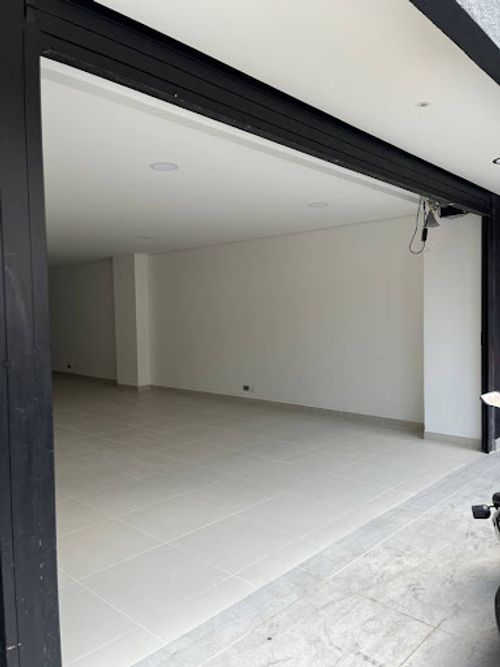 Local en arriendo en La Castellana, Medellín, 200 m² · foto 9 de 9