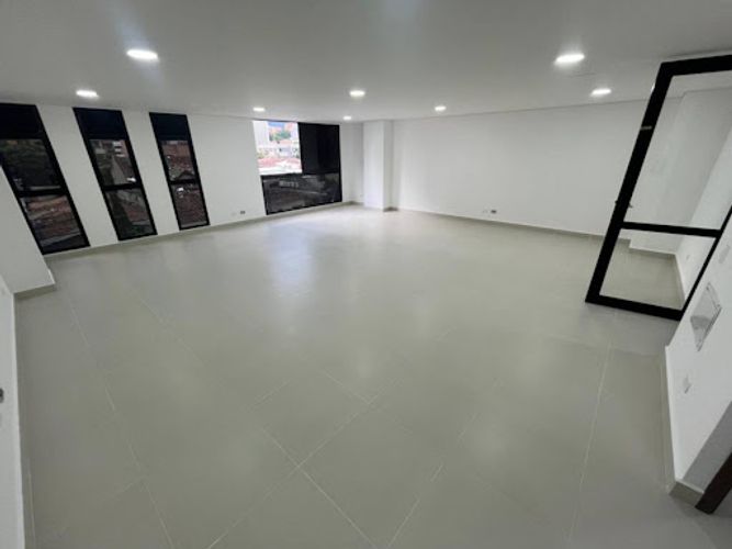 Oficina en arriendo en La Castellana, Medellín, 63 m² · foto 3 de 8