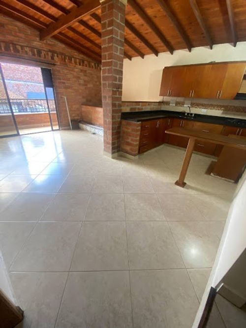 Apartamento de 3 alcobas en venta en Toscana, Medellín, 83 m² · foto 2 de 9