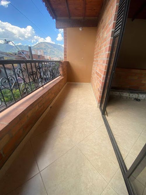 Apartamento de 3 alcobas en venta en Toscana, Medellín, 83 m² · foto 8 de 9