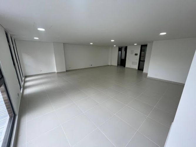 Oficina en arriendo en La Castellana, Medellín, 62 m² · foto 3 de 8