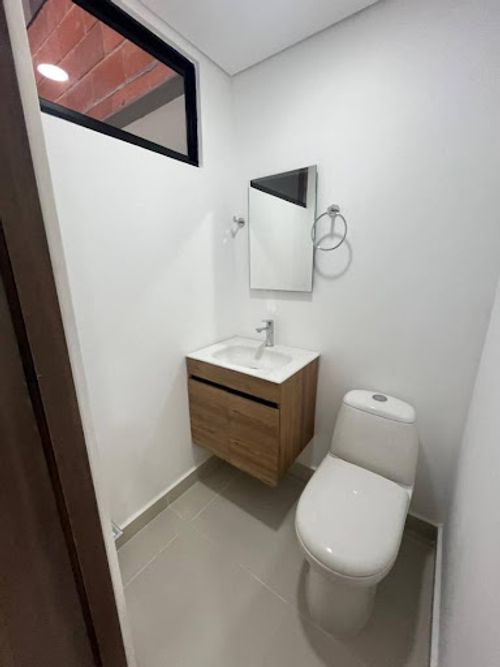 Oficina en arriendo en La Castellana, Medellín, 62 m² · foto 4 de 8