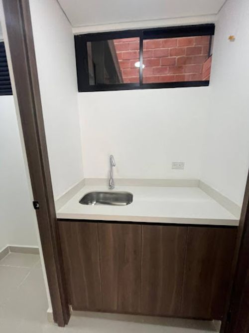 Oficina en arriendo en La Castellana, Medellín, 62 m² · foto 5 de 8