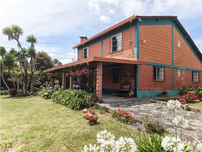 Finca en venta en Santa Elena, Medellín, 3800 m² · foto 2 de 24