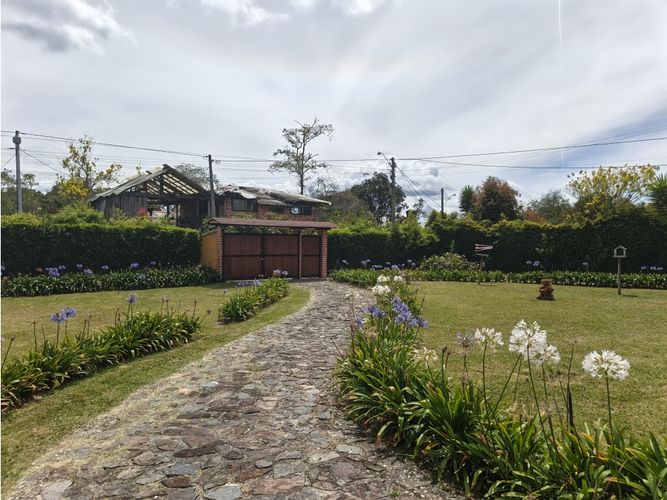 Finca en venta en Santa Elena, Medellín, 3800 m² · foto 3 de 24