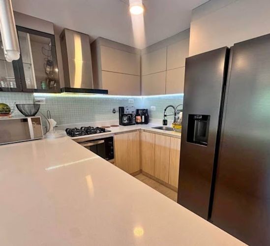 Apartamento de 2 alcobas en arriendo en Loma De Los Bernal, Medellín, 94 m² · foto 2 de 9