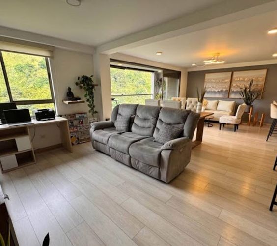 Apartamento de 2 alcobas en arriendo en Loma De Los Bernal, Medellín, 94 m² · foto 4 de 9