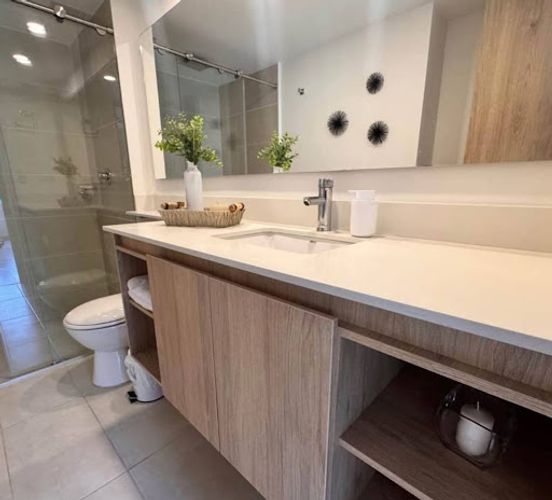 Apartamento de 2 alcobas en arriendo en Loma De Los Bernal, Medellín, 94 m² · foto 6 de 9
