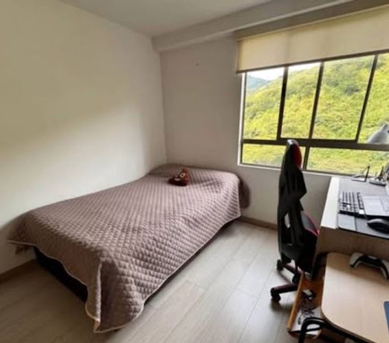 Apartamento de 2 alcobas en arriendo en Loma De Los Bernal, Medellín, 94 m² · foto 7 de 9