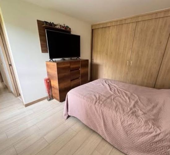 Apartamento de 2 alcobas en arriendo en Loma De Los Bernal, Medellín, 94 m² · foto 8 de 9