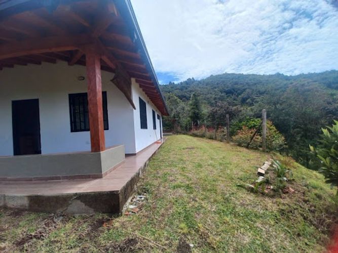 Finca en arriendo en La Clara, Guarne, 200 m² · foto 2 de 24