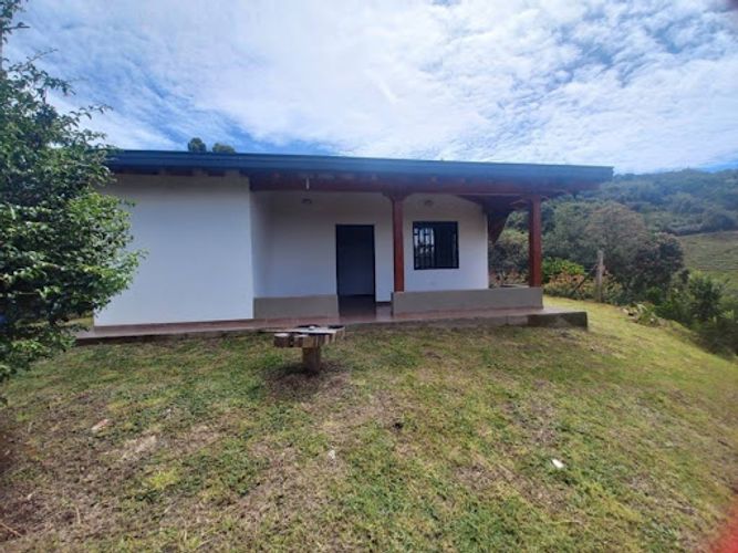 Finca en arriendo en La Clara, Guarne, 200 m² · foto 3 de 24