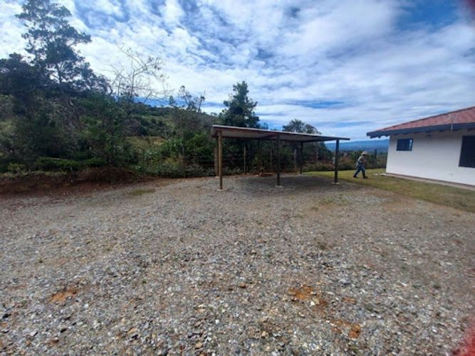 Finca en arriendo en La Clara, Guarne, 200 m² · foto 8 de 24
