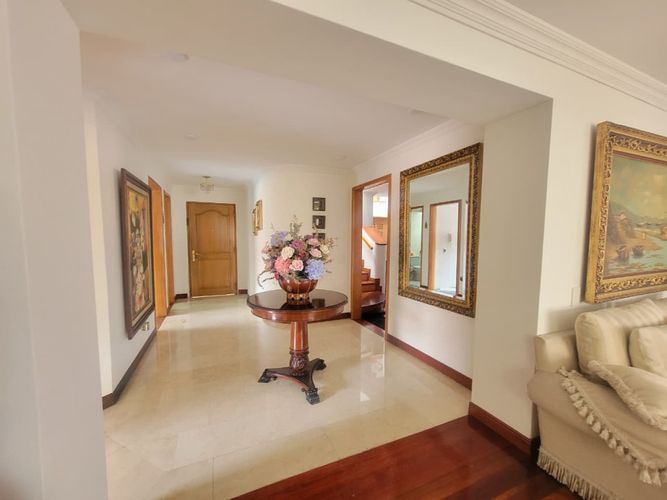 Apartamento de 4 alcobas en venta en Santa Barbara Occidental, Bogotá, 280 m² · foto 8 de 24
