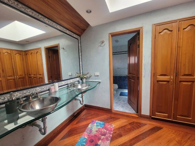 Apartamento de 4 alcobas en venta en Santa Barbara Occidental, Bogotá, 280 m² · foto 23 de 24