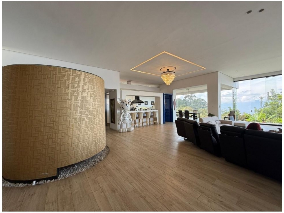 Casa en venta en El Poblado, Medellín 2