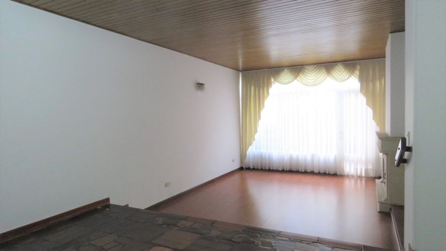 Casa de 4 alcobas en venta en Nueva Autopista, Bogotá, 179 m² · foto 2 de 18