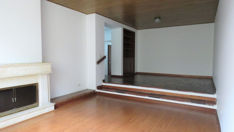 Casa de 4 alcobas en venta en Nueva Autopista, Bogotá, 179 m² · foto 3 de 18