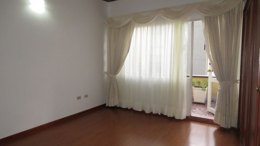 Casa de 4 alcobas en venta en Nueva Autopista, Bogotá, 179 m² · foto 10 de 18