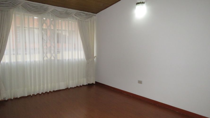 Casa de 4 alcobas en venta en Nueva Autopista, Bogotá, 179 m² · foto 14 de 18