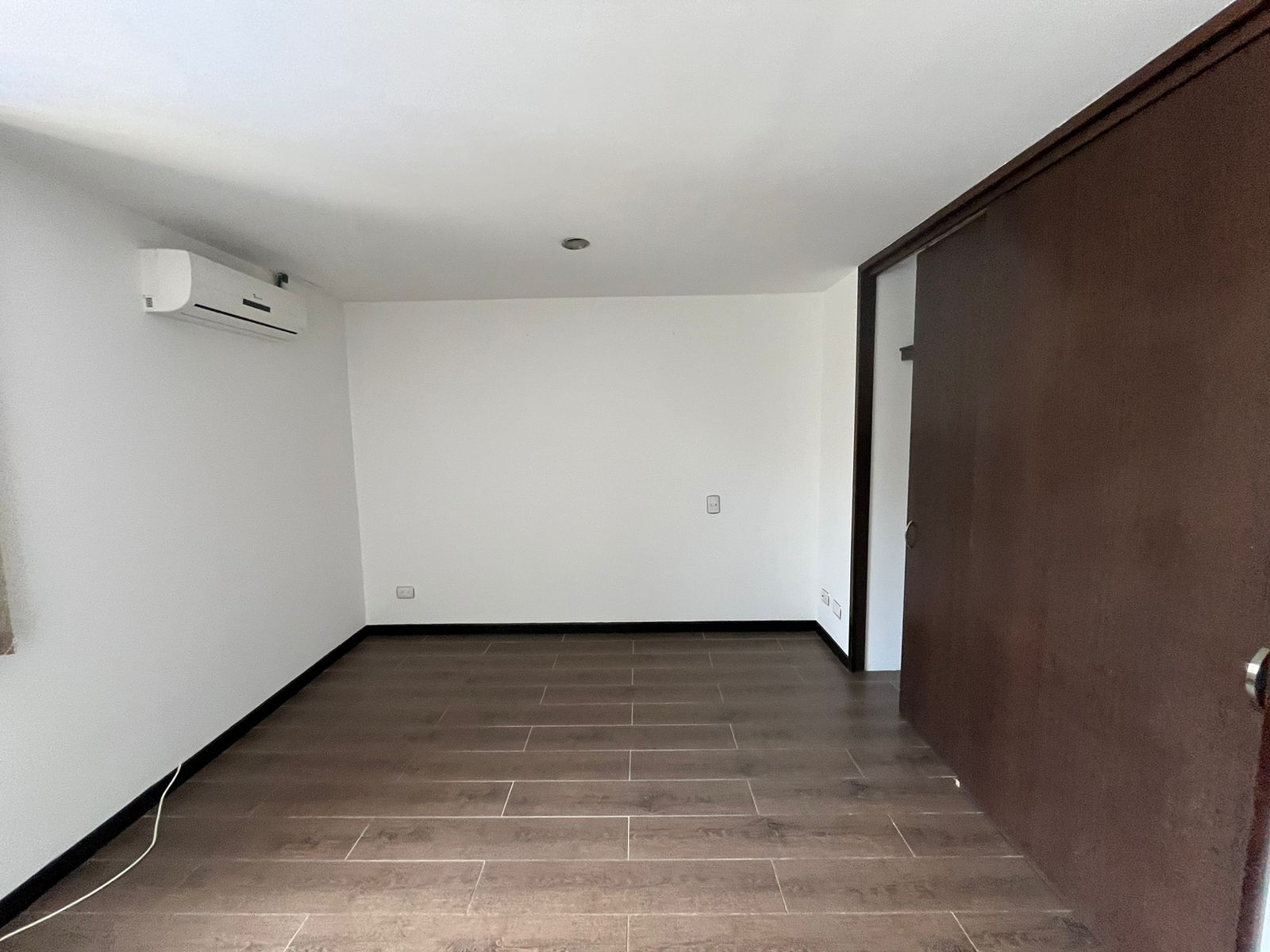 Apartamento en arriendo en El Portal, Envigado · foto 2 de 13
