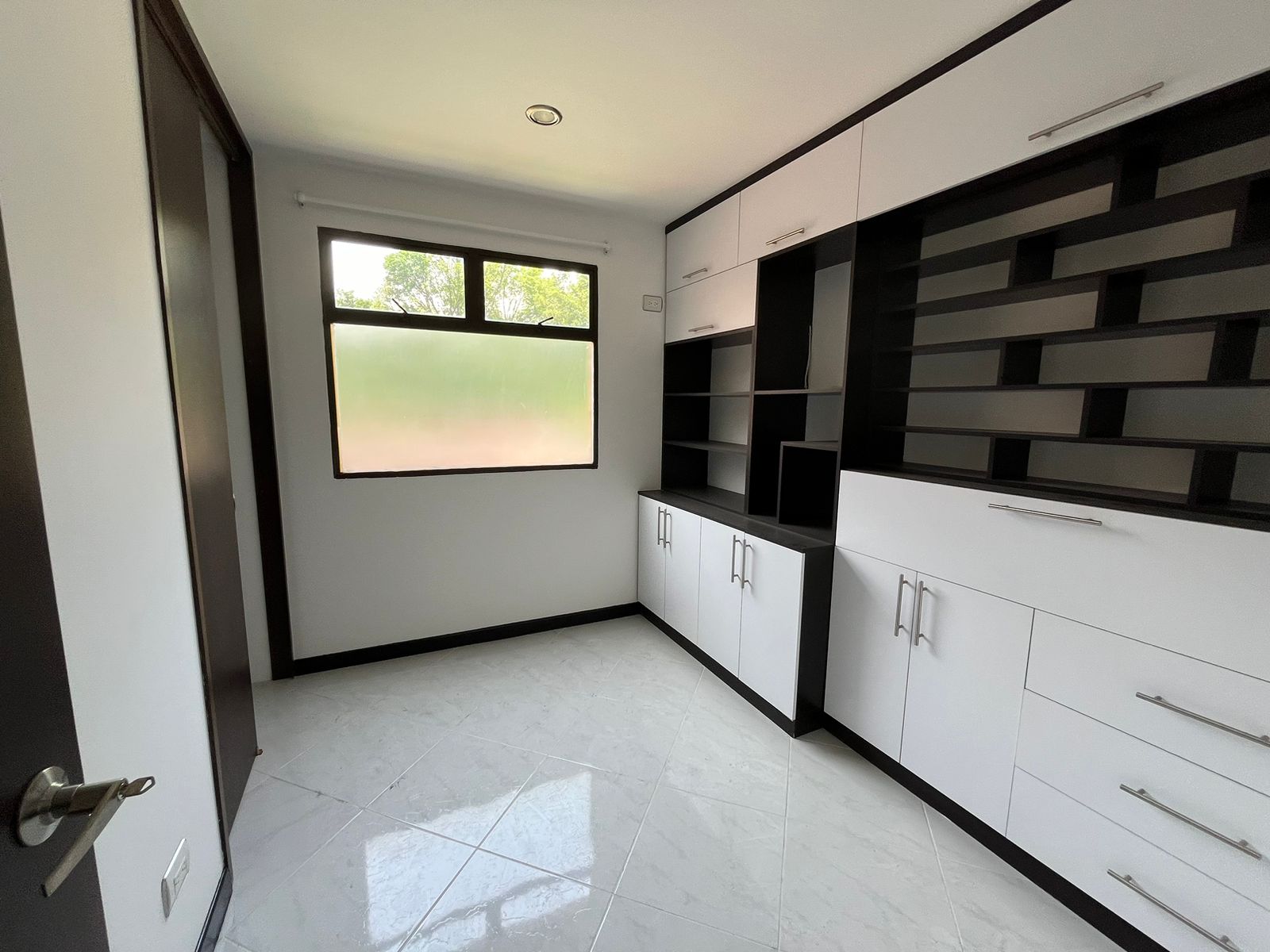Apartamento en arriendo en El Portal, Envigado · foto 3 de 13