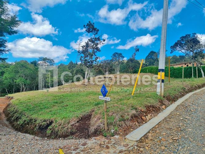 Lote en venta en La Hondita, Guarne, 10000 m² · foto 2 de 15