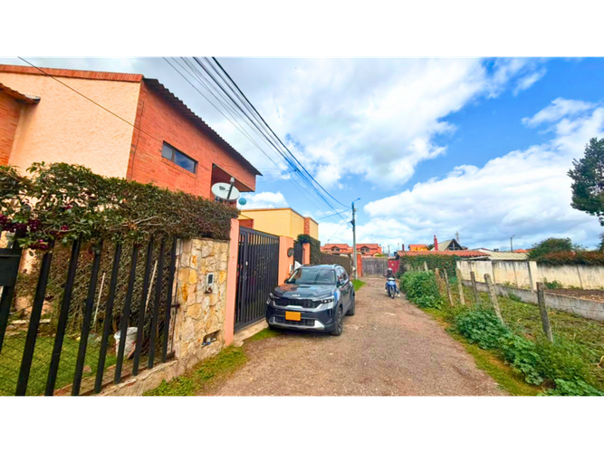 Casa de 3 alcobas en venta en Cota, 164 m² · foto 3 de 24