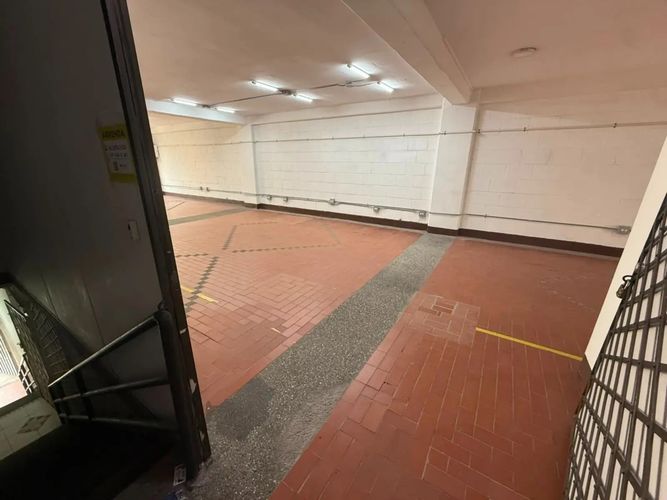 Bodega en arriendo en Cristo Rey, Medellín, 160 m² · foto 2 de 11