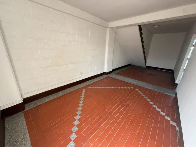 Bodega en arriendo en Cristo Rey, Medellín, 160 m² · foto 7 de 11