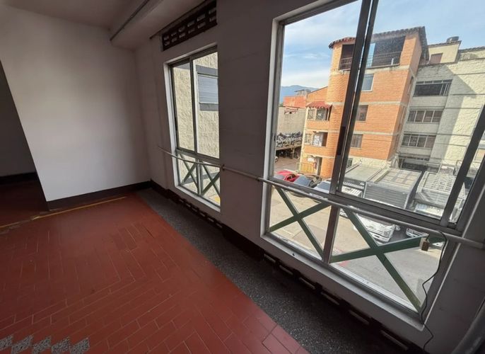 Bodega en arriendo en Cristo Rey, Medellín, 160 m² · foto 9 de 11