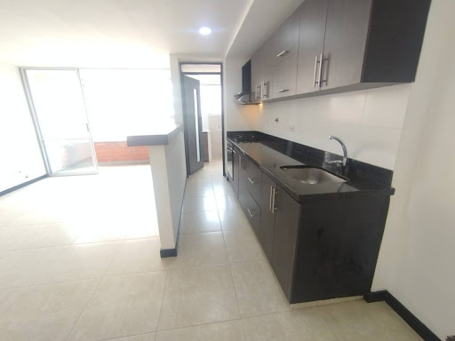 Apartamento en arriendo en La Doctora, Sabaneta · foto 3 de 14