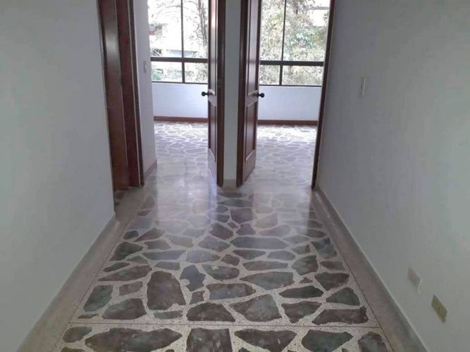 Apartamento de 3 alcobas en arriendo en El Castillo, Medellín, 140 m² · foto 4 de 12