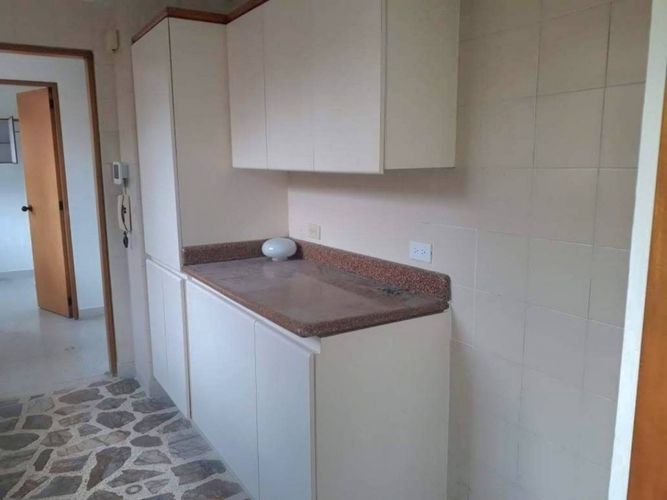 Apartamento de 3 alcobas en arriendo en El Castillo, Medellín, 140 m² · foto 5 de 12