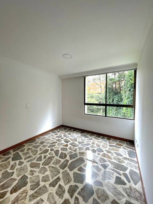 Apartamento de 3 alcobas en arriendo en El Castillo, Medellín, 140 m² · foto 12 de 12