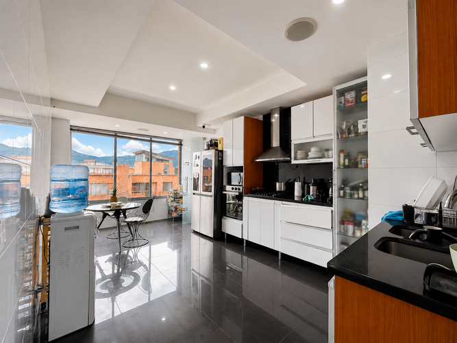 Apartamento de 3 alcobas en arriendo en Chicó Navarra, Bogotá, 227 m² · foto 4 de 23