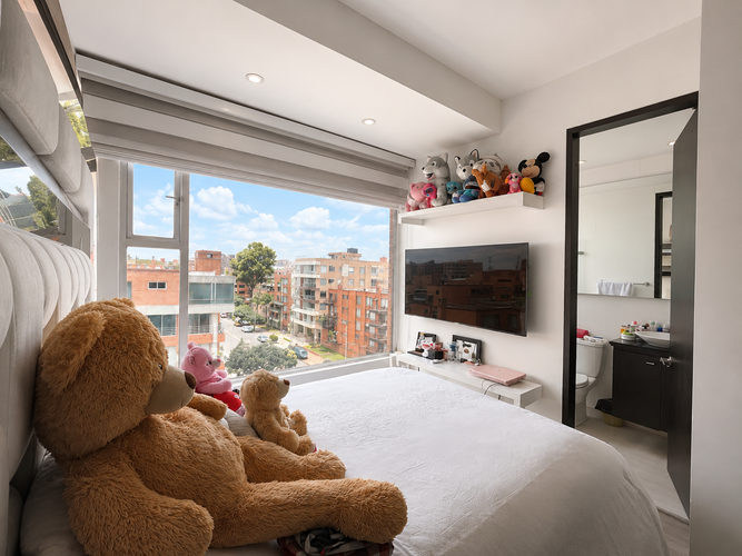 Apartamento de 3 alcobas en arriendo en Chicó Navarra, Bogotá, 227 m² · foto 11 de 23
