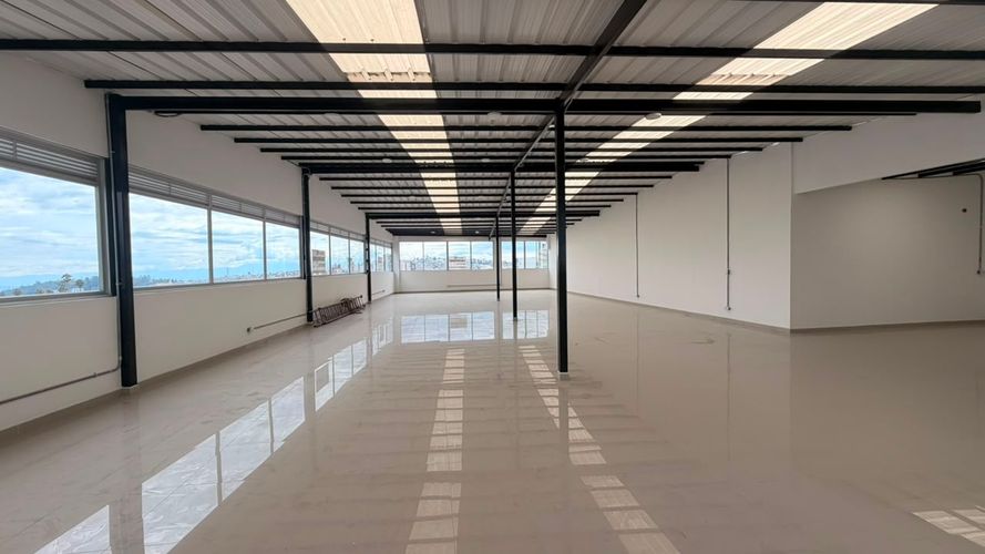 Local en arriendo en Avenida Santander, Manizales, 512 m² · foto 2 de 24