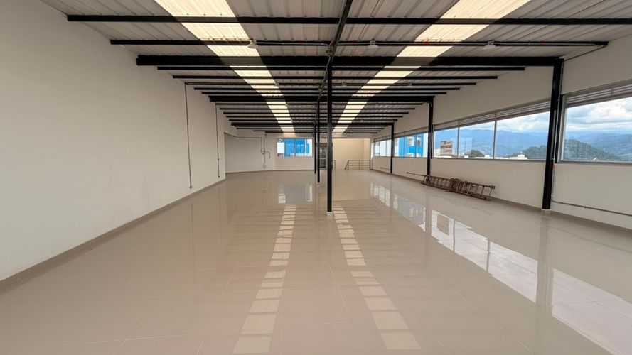 Local en arriendo en Avenida Santander, Manizales, 512 m² · foto 3 de 24
