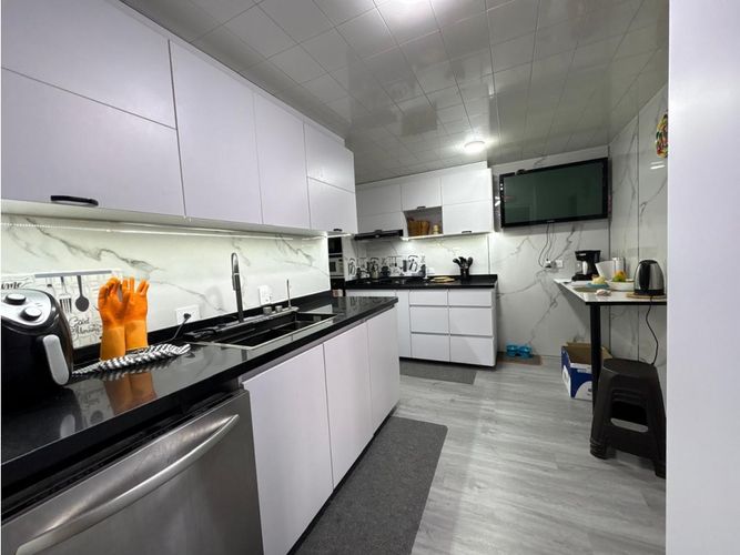 Apartamento de 3 alcobas en venta en Santa Barbara, Bogotá, 190 m² · foto 14 de 17