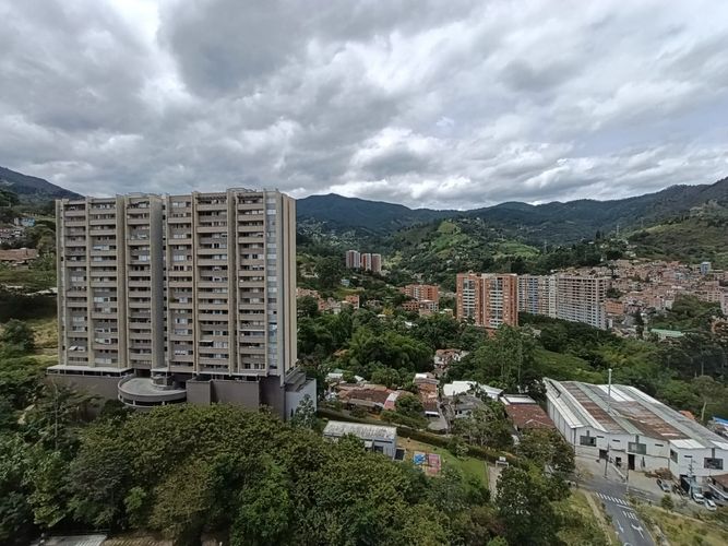 Apartamento de 2 alcobas en arriendo en Camino Verde, Envigado, 65 m² · foto 9 de 16