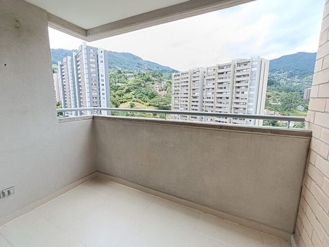 Apartamento de 2 alcobas en arriendo en Camino Verde, Envigado, 65 m² · foto 11 de 16