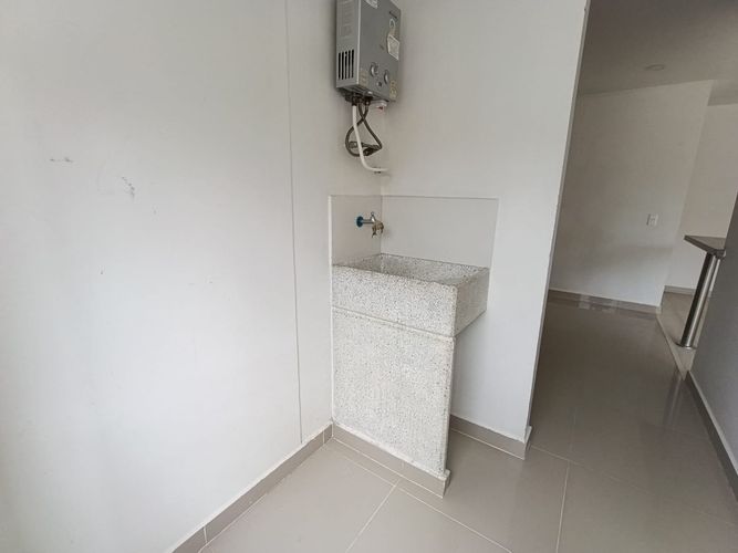 Apartamento de 2 alcobas en arriendo en Camino Verde, Envigado, 65 m² · foto 14 de 16