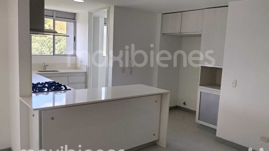 Apartamento de 3 alcobas en arriendo en Castropol, Medellín, 110 m² · foto 2 de 19