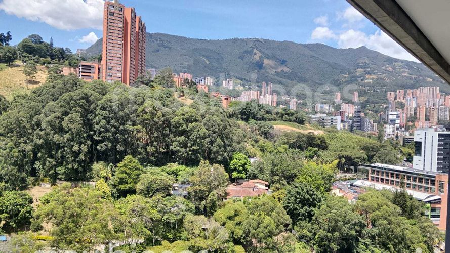 Apartamento de 3 alcobas en arriendo en Castropol, Medellín, 110 m² · foto 4 de 19