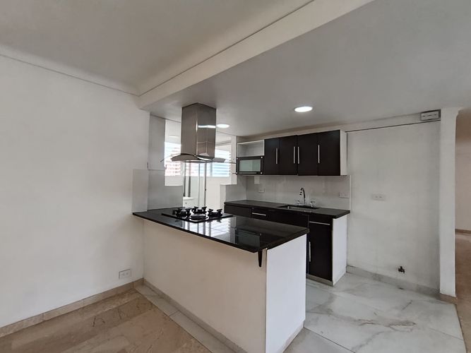 Apartamento de 3 alcobas en arriendo en El Poblado, Medellín, 150 m² · foto 3 de 15