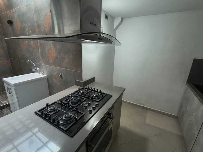 Casa de 4 alcobas en venta en Suramérica, La Estrella, 189 m² · foto 4 de 20